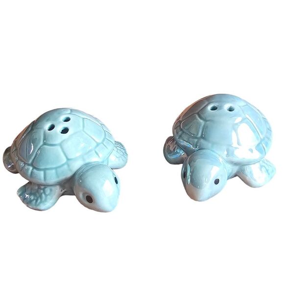 Mini Sea Turtle Salt and Pepper Shakers - Picture 1 of 4